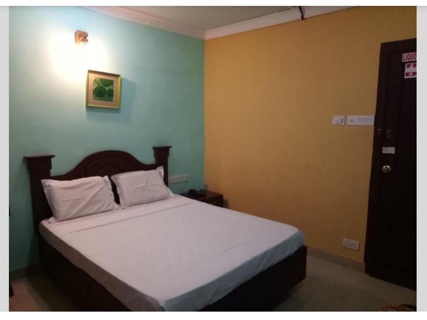 Hotel Priya Chengannur ภายนอก รูปภาพ