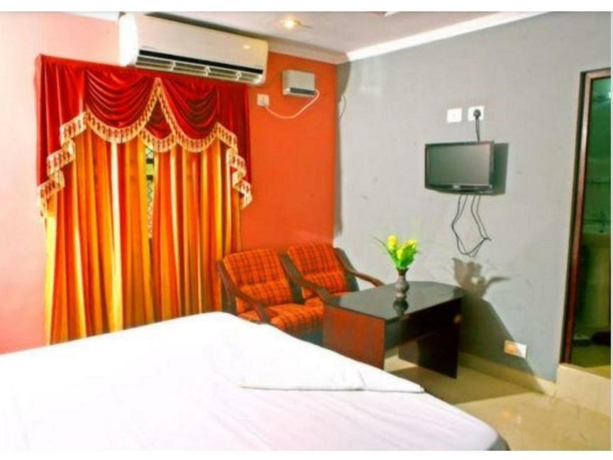 Hotel Priya Chengannur ภายนอก รูปภาพ