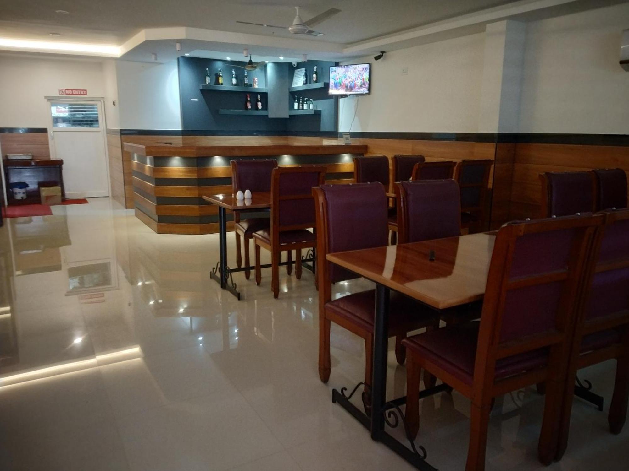 Hotel Priya Chengannur ภายนอก รูปภาพ