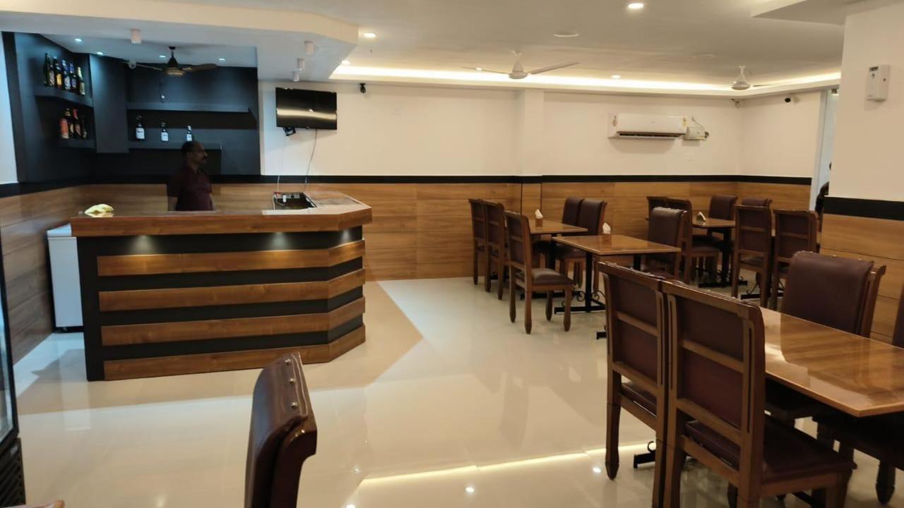 Hotel Priya Chengannur ภายนอก รูปภาพ